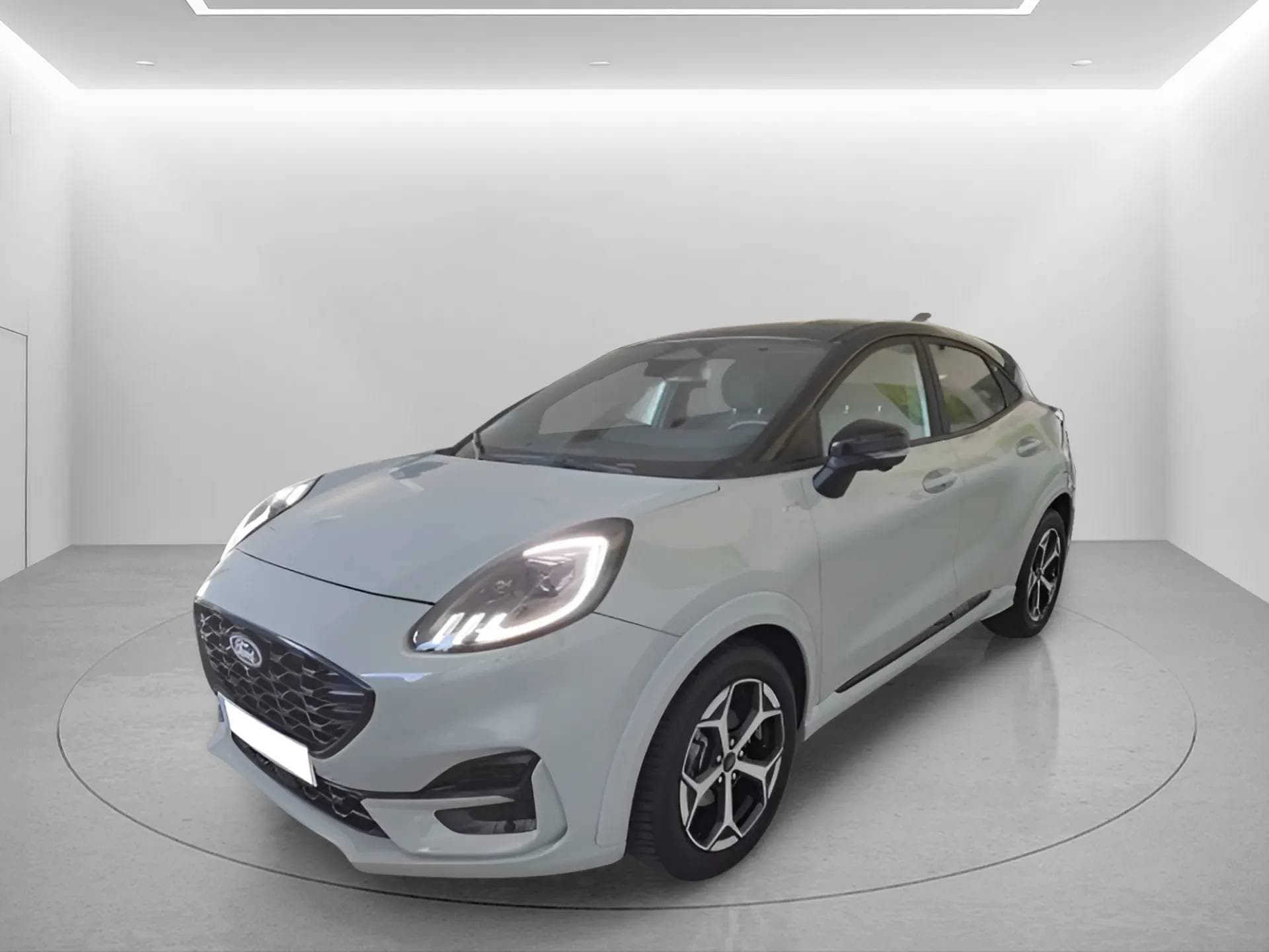 Original vehicle photo at the dealership